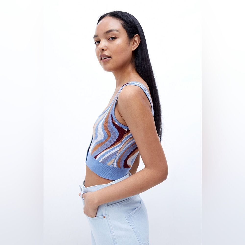 La Hearts Cropped Sweater Tank - Picture 2 of 7